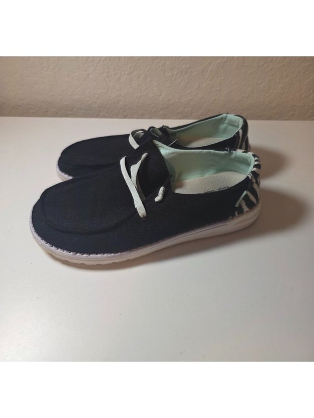 Hey Dude Wendy Black Zebra Comfort Loafers size 8
